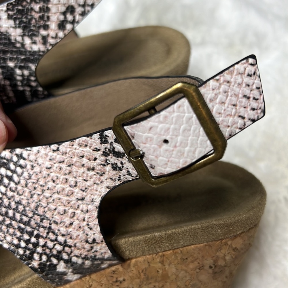 Pierre Dumas Snake Print Wedges. Size 6 - image 6